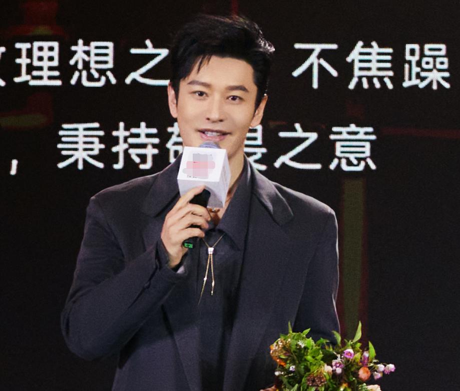 多位明星为国宝丫丫发声！黄晓明惹争议，身为熊猫大使出面太晚