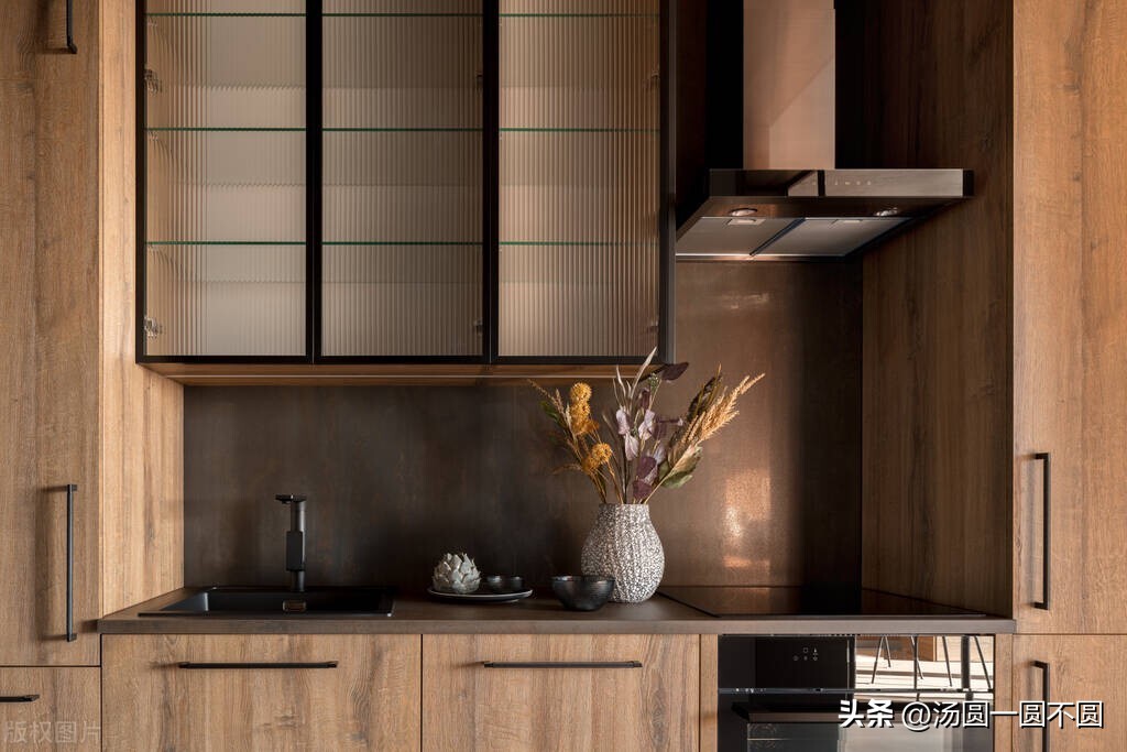 侧吸油烟机和顶吸油烟机哪个好,农村厨房油烟机顶吸好还是侧吸好