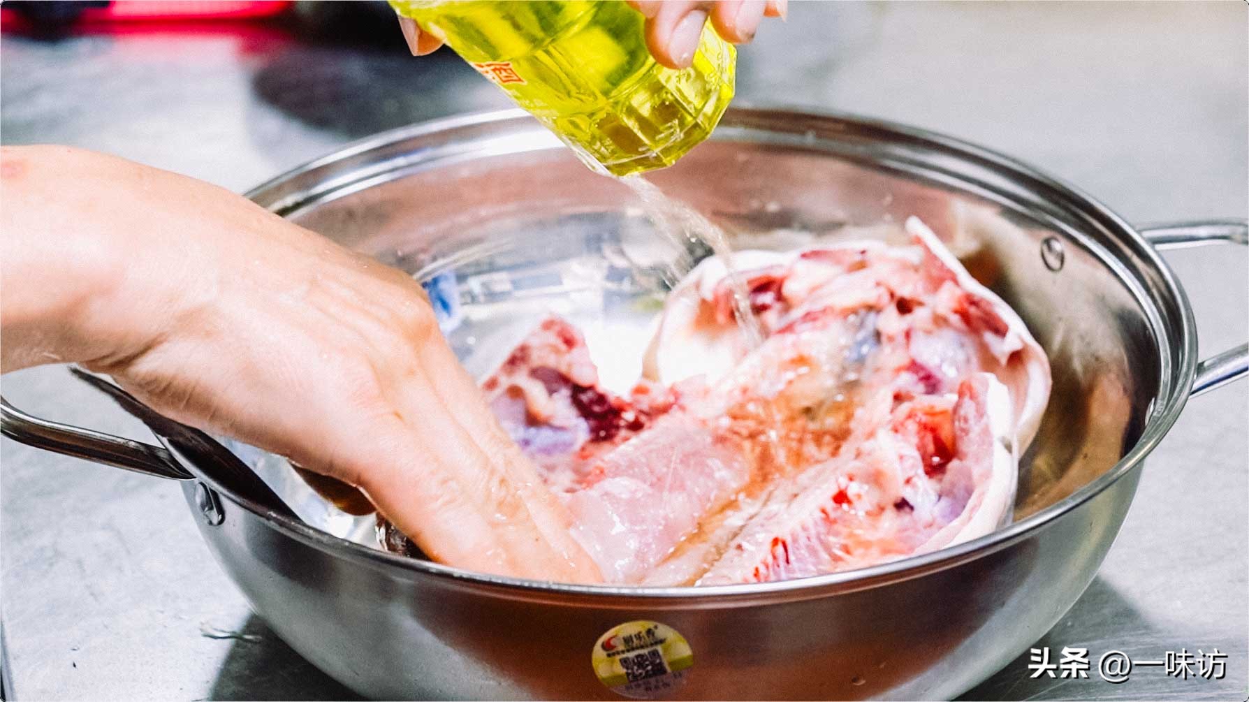 带鱼鳞的鲤鱼怎么做好吃,红烧鲤鱼炸带鱼的家常做法