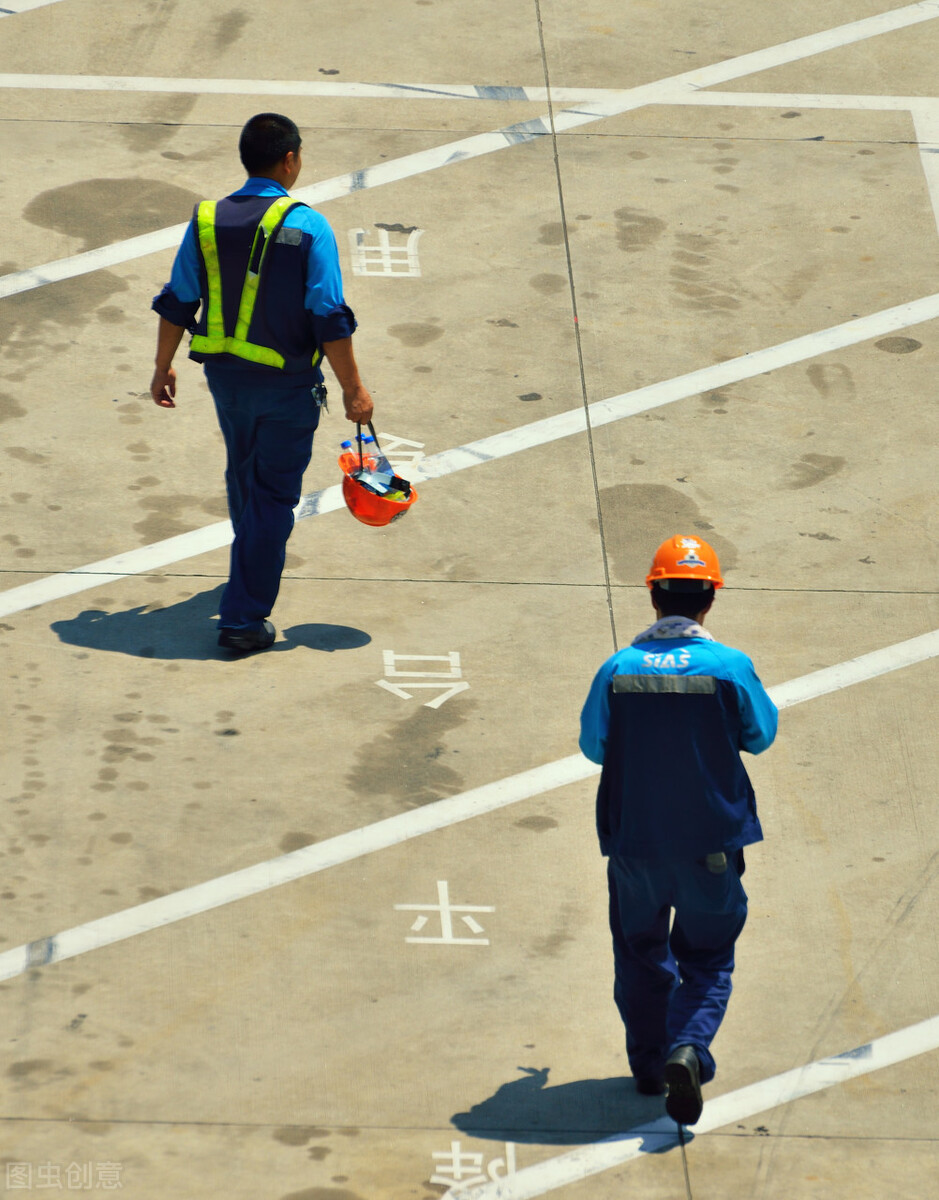 真正能赚钱的人往往简单到极致,一个人拼命赚钱能有什么目的呢