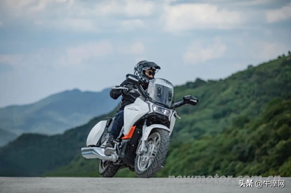 派方正式出圈!星舰324888元起,引力15013999元起|还有650巡航