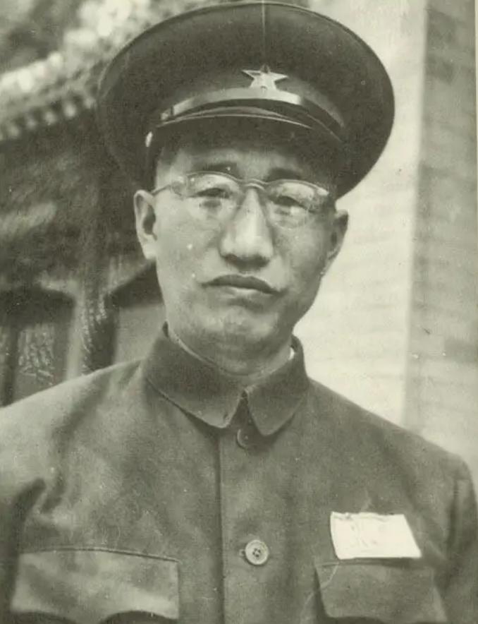 中学同学成战俘，*向前徐**问：是不是准备为蒋介石自杀，可以成全你