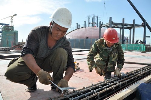 现在为什么工地上农民工找活难,工地招工难工人找活难应该怎么办