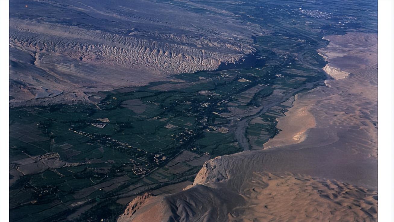 云南省兰坪盆地的沉积构造,对周围环境的意义与作用