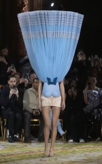 巴黎时装周男模体态,巴黎时装周2019泳装秀