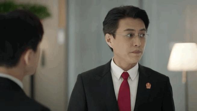 给2022年“进步最大的十位男演员”排个名：靳东第十，王骁第二