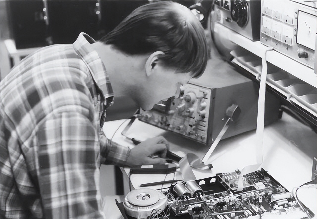 德国真力音响 (芬兰genelec音箱)