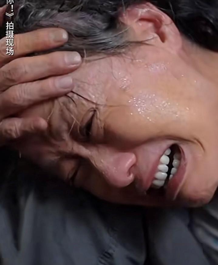 难得“聚焦低收入老年人”的好电影：四个神仙戏骨，一台刻骨铭心