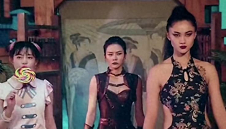 胸罩*点露**,花式泳衣,这些辣眼睛的操作,导演肚子里没一点墨水吗