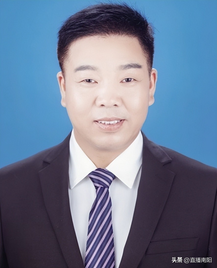 担当奉献铸就不凡人生,奋楫扬帆助力教育强市