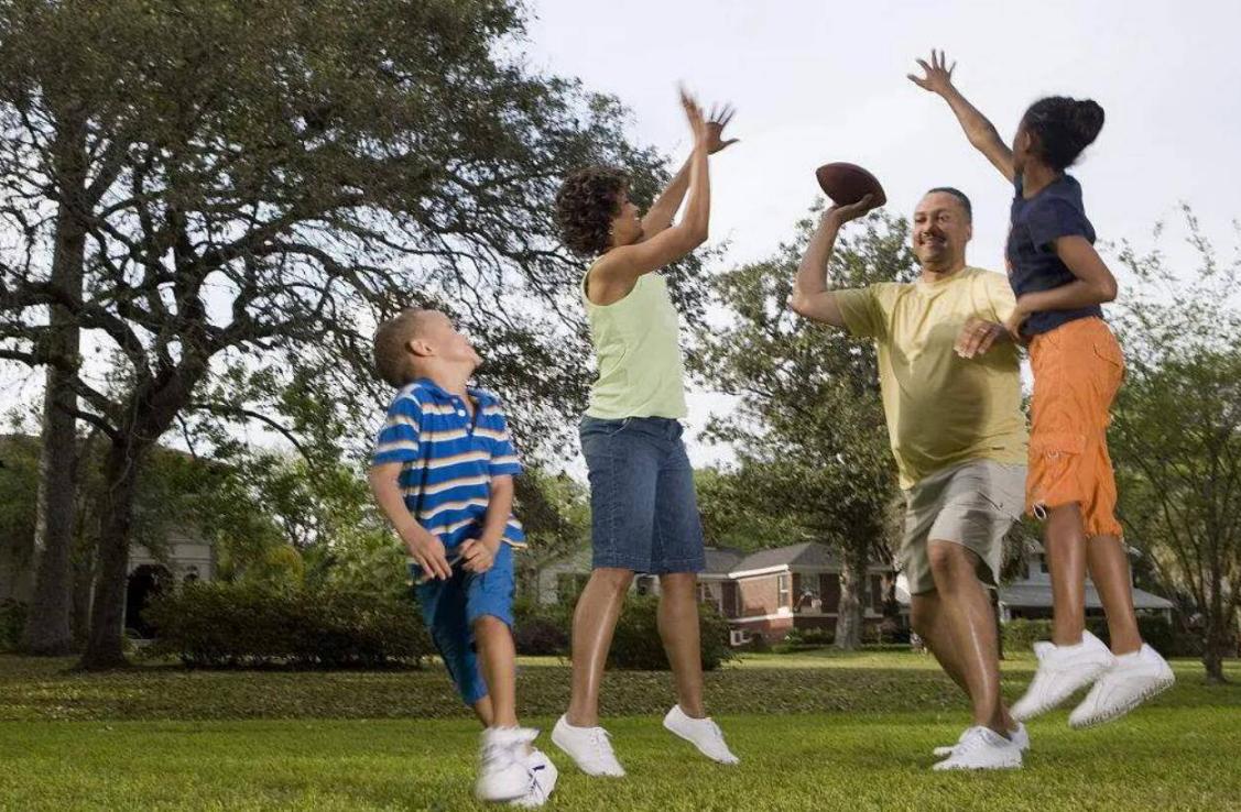 父母身高一般，从小坚持做对3件事，14岁儿子也能长成1米8大高个