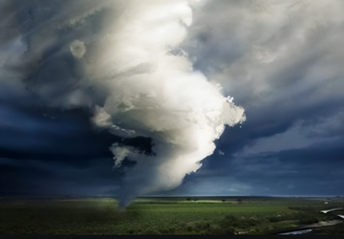 高邮湖出现罕见龙吸水,2007年高邮湖出现龙吸水奇观