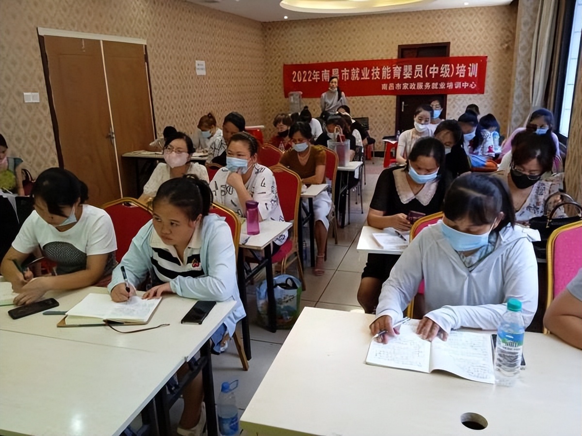 南昌月嫂工资有八千吗,南昌天鹅到家月嫂收费