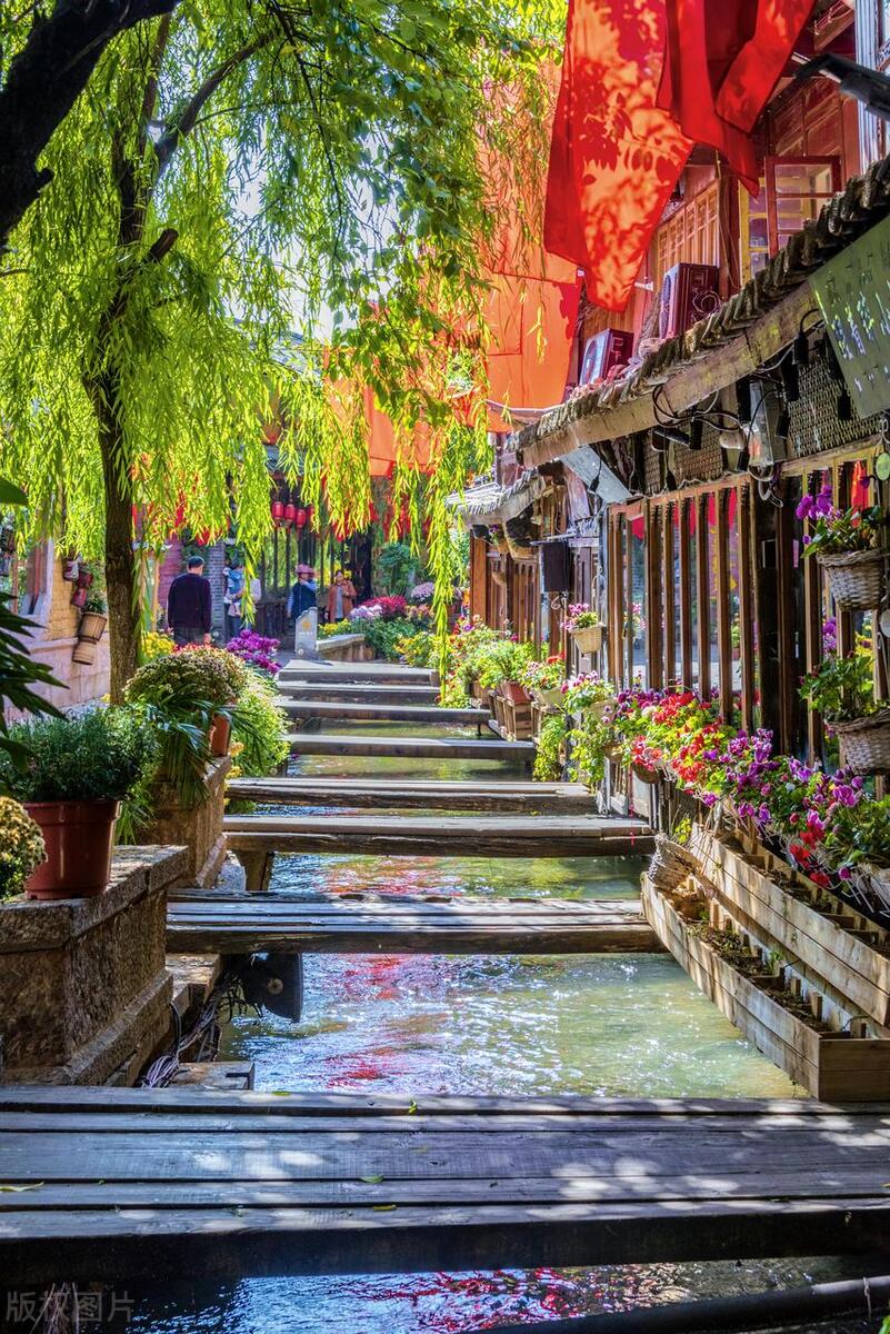 推荐一个省钱的云南旅游攻略,到云南昆明旅游必去的景点有哪些