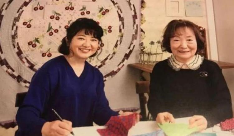 日本70年代女性山口百惠,山口百惠多少岁母亲去世的