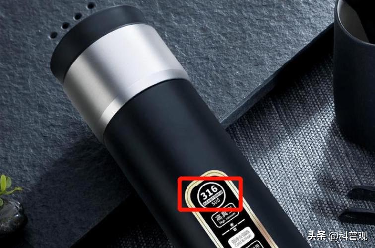 倒进热水变绿水，“夺命保温杯”屡次遭央视曝光，大家应警惕对待