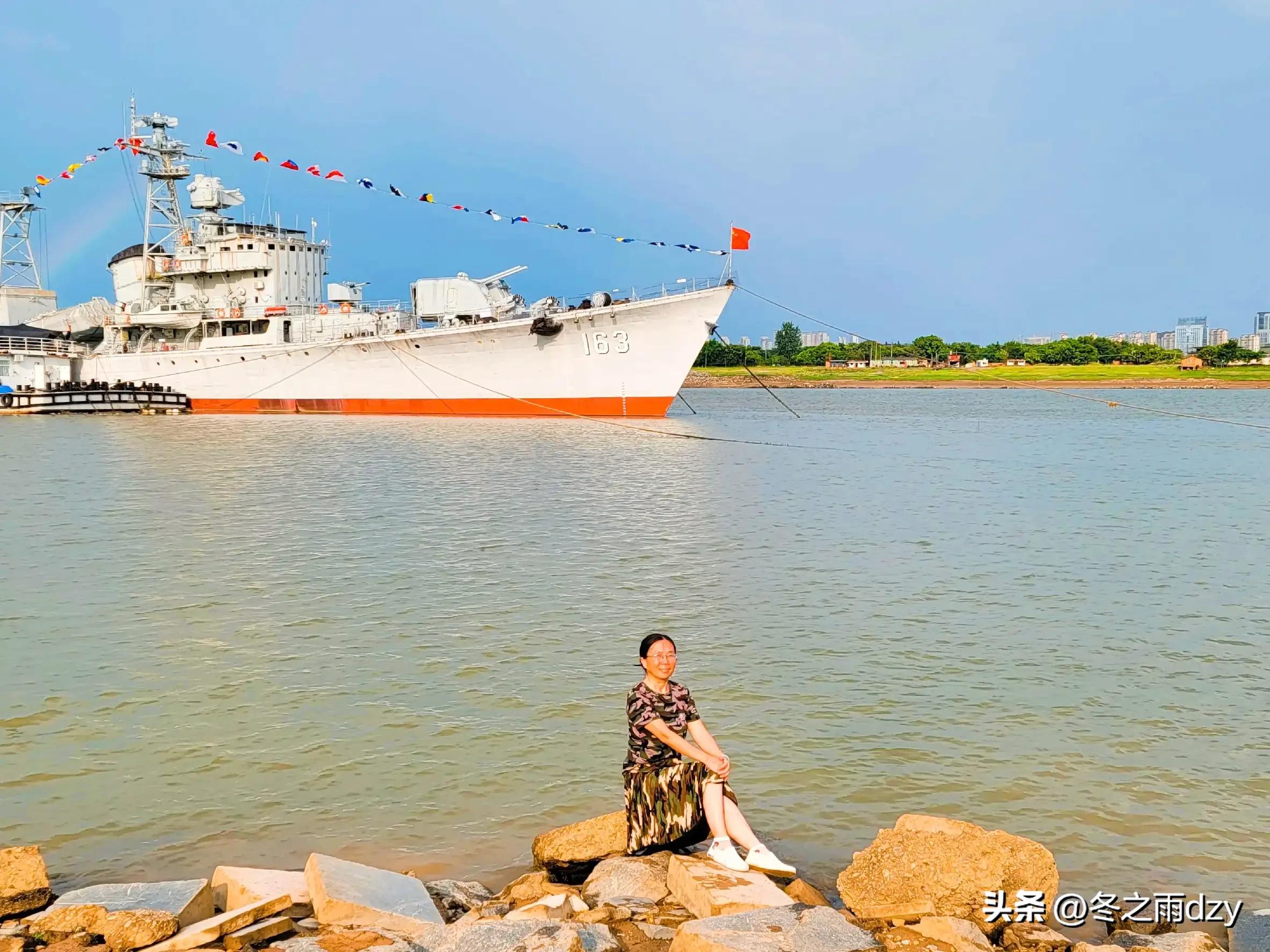 南昌舰主题园凤凰洲湿地公园,凤凰洲建军广场