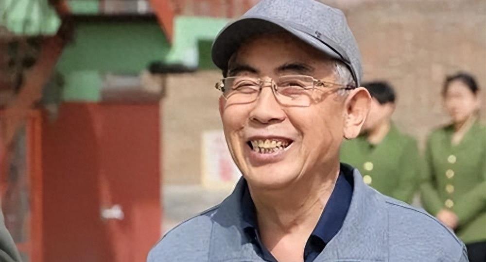 干尽傻事，却年入200亿！河北最“变态”超市，胖东来都服气