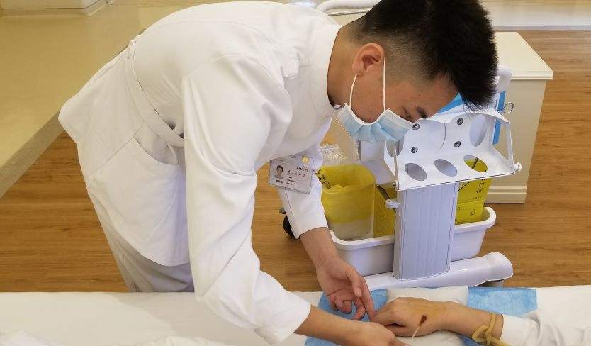 中南大学护理男生就业前景怎样,男生学医学护理专业是否好就业