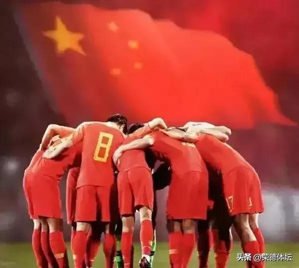 中国球员一脚踢到日本球员头上,中国球员踢过欧洲联赛