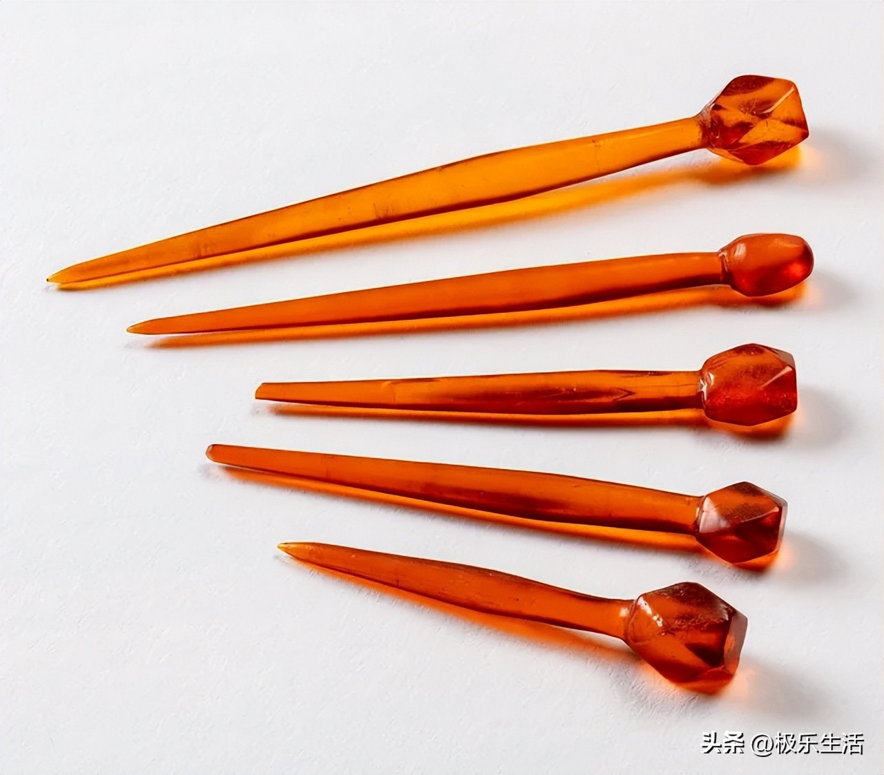 孰真孰假，40个看上去像现代仿制品的*物文**