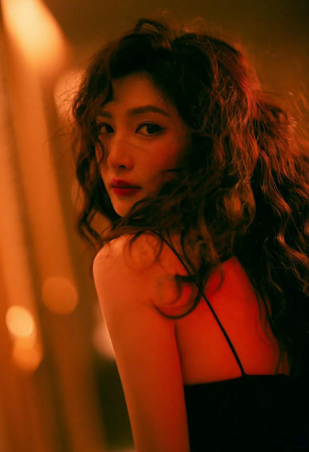 江疏影素颜引热议,江疏影对自己真自信