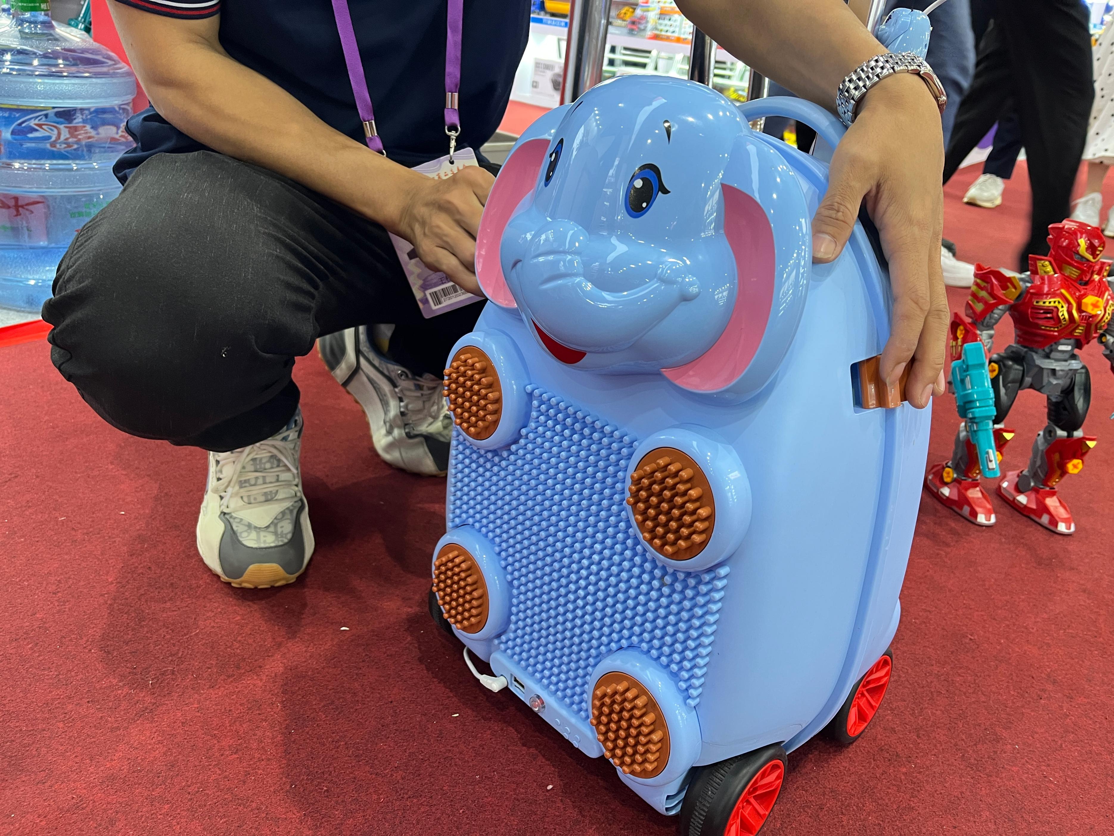行李箱会唱歌、八爪鱼走路会避障！广交会上还有哪些脑洞大开的粤制造玩具