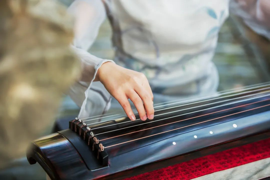 在学习《流水》过程中，怎样才能使水流得不那么“坎坷”