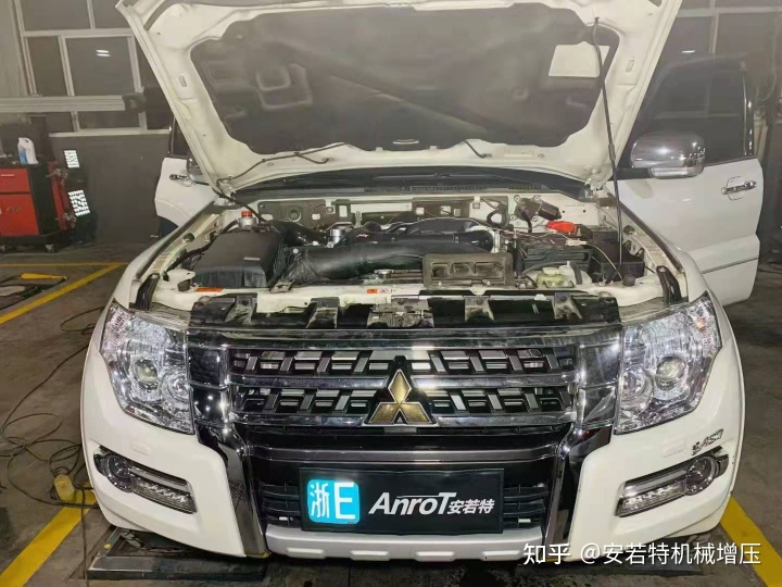 最顶配的三菱帕杰罗最新款的,三菱帕杰罗外观