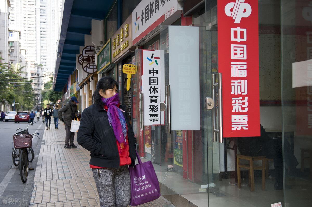 为什么现在的彩票这么难中,这几年为什么不流行买彩票了