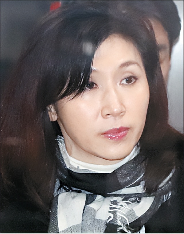 韩国最渣财阀登报公开*妇情**，羞辱总统千金夫人，她忍辱7年反撕