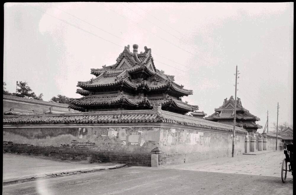 日军日记：*安妇慰**不服从管教，我很愤怒，用*刀刺**插入她的*体下**