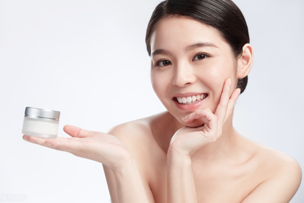 每天护肤到底该用什么护肤品,正确的护肤步骤护肤品的使用顺序