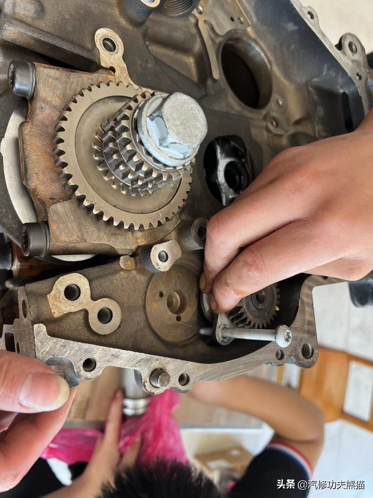 严谨的德国工人钣金修复,严谨的德国师傅修复事故车