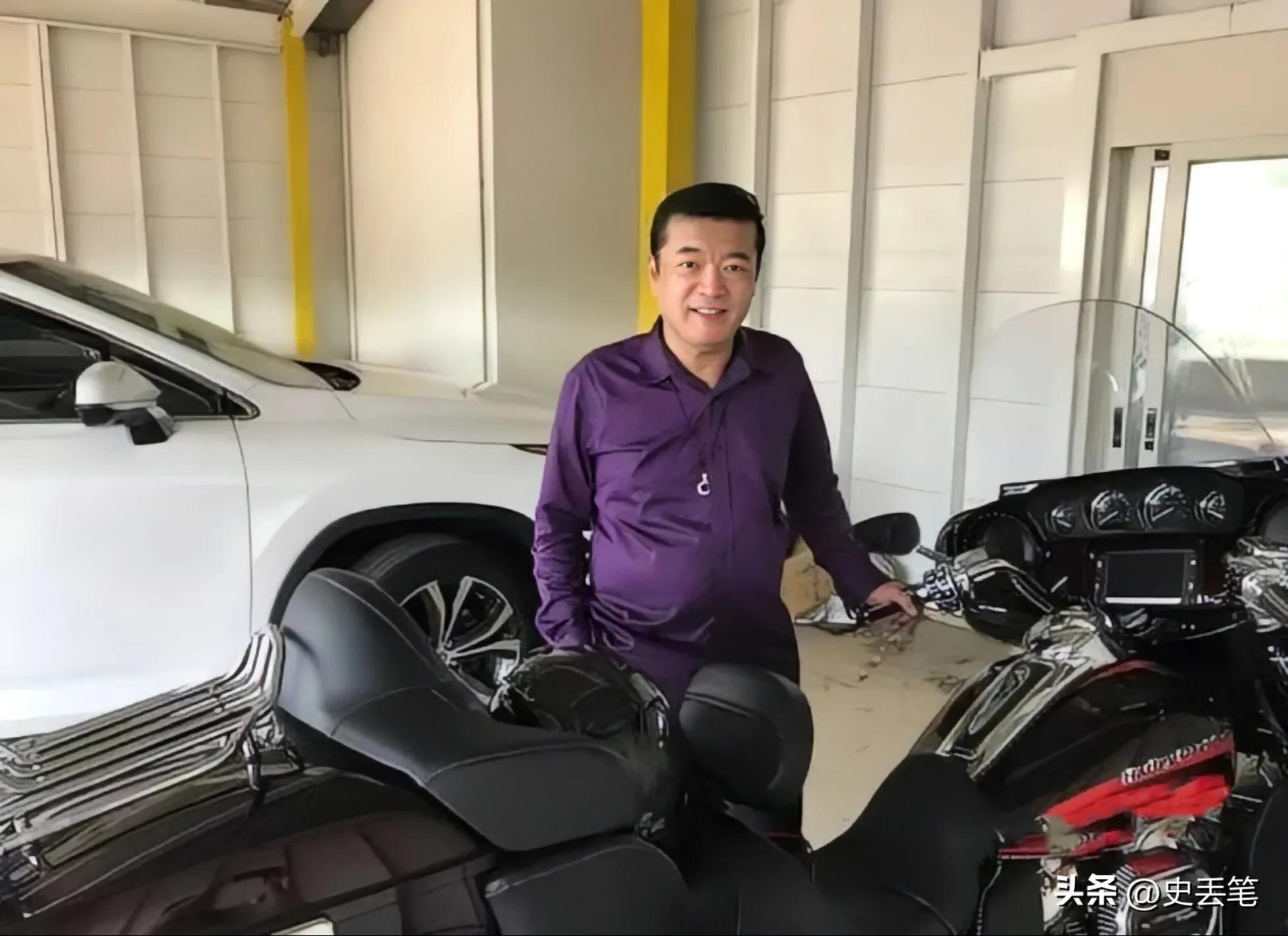 日本土豪极奢淫欲，有5个老婆、8位*妇情**，人称现代韦小宝