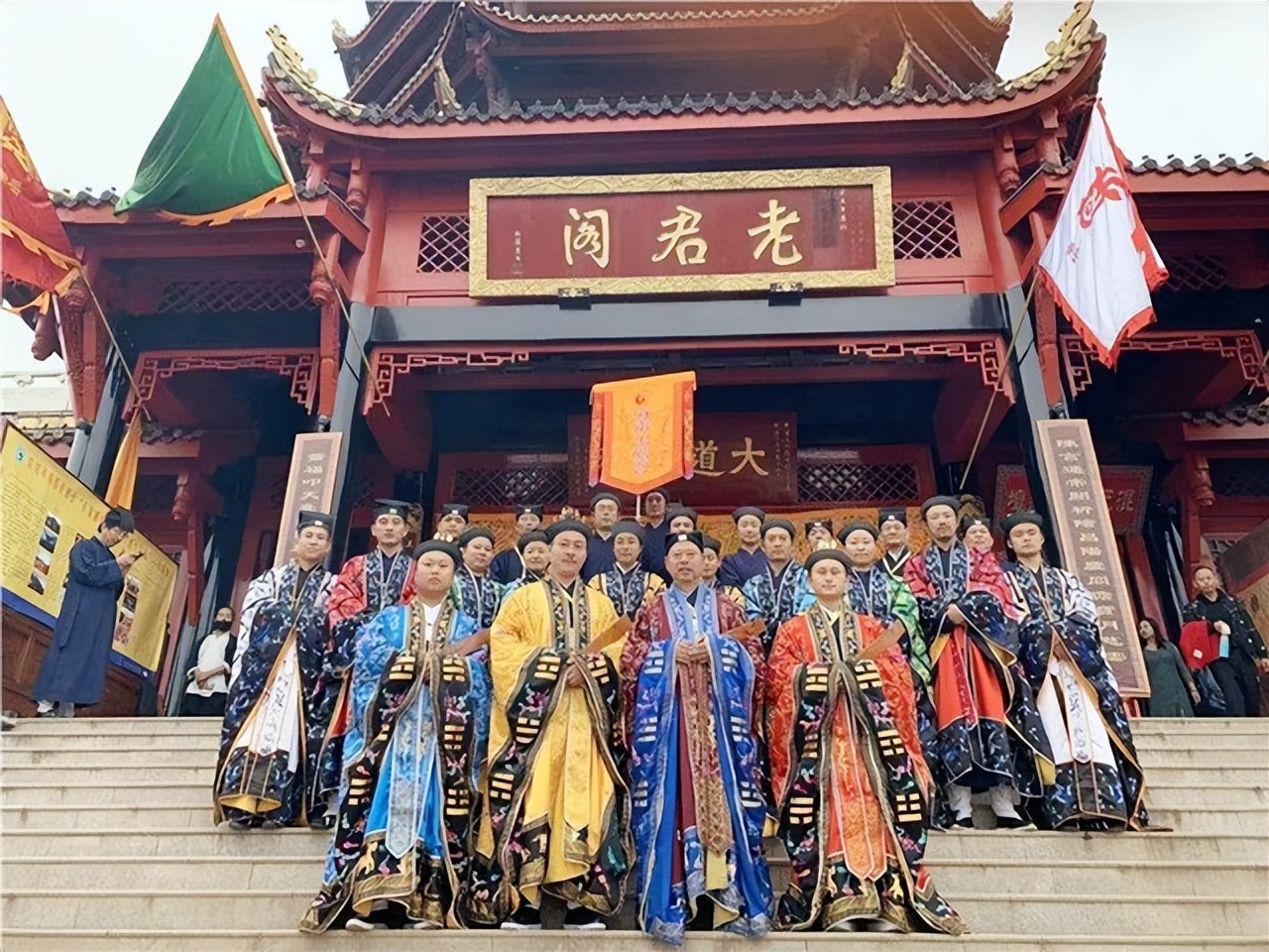 2019年，中国富二代在加拿大炫富被绑，调查发现其父亲却是个道士