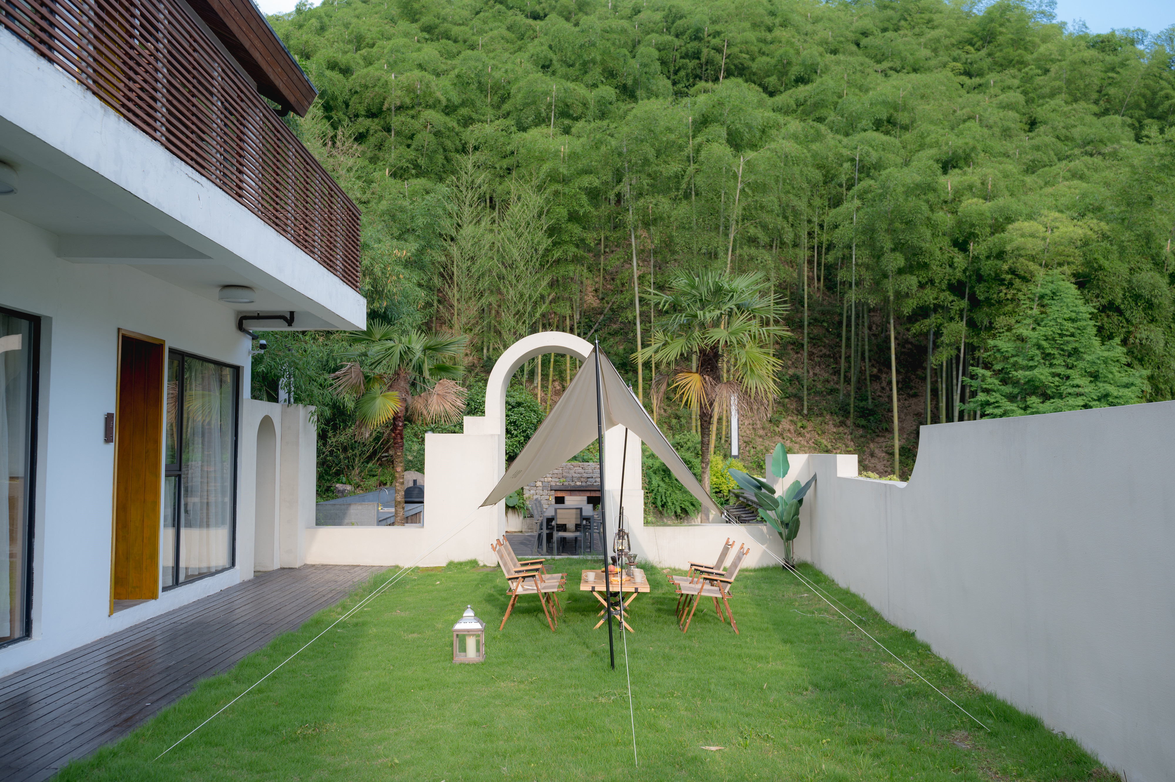 在山林间泡温泉,山林温泉