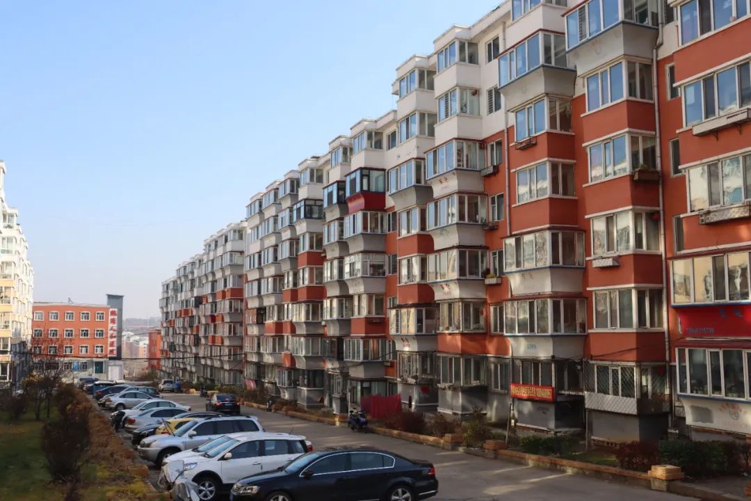 鹤岗乌托邦别墅地址,鹤岗乌托邦烤羊腿南山店