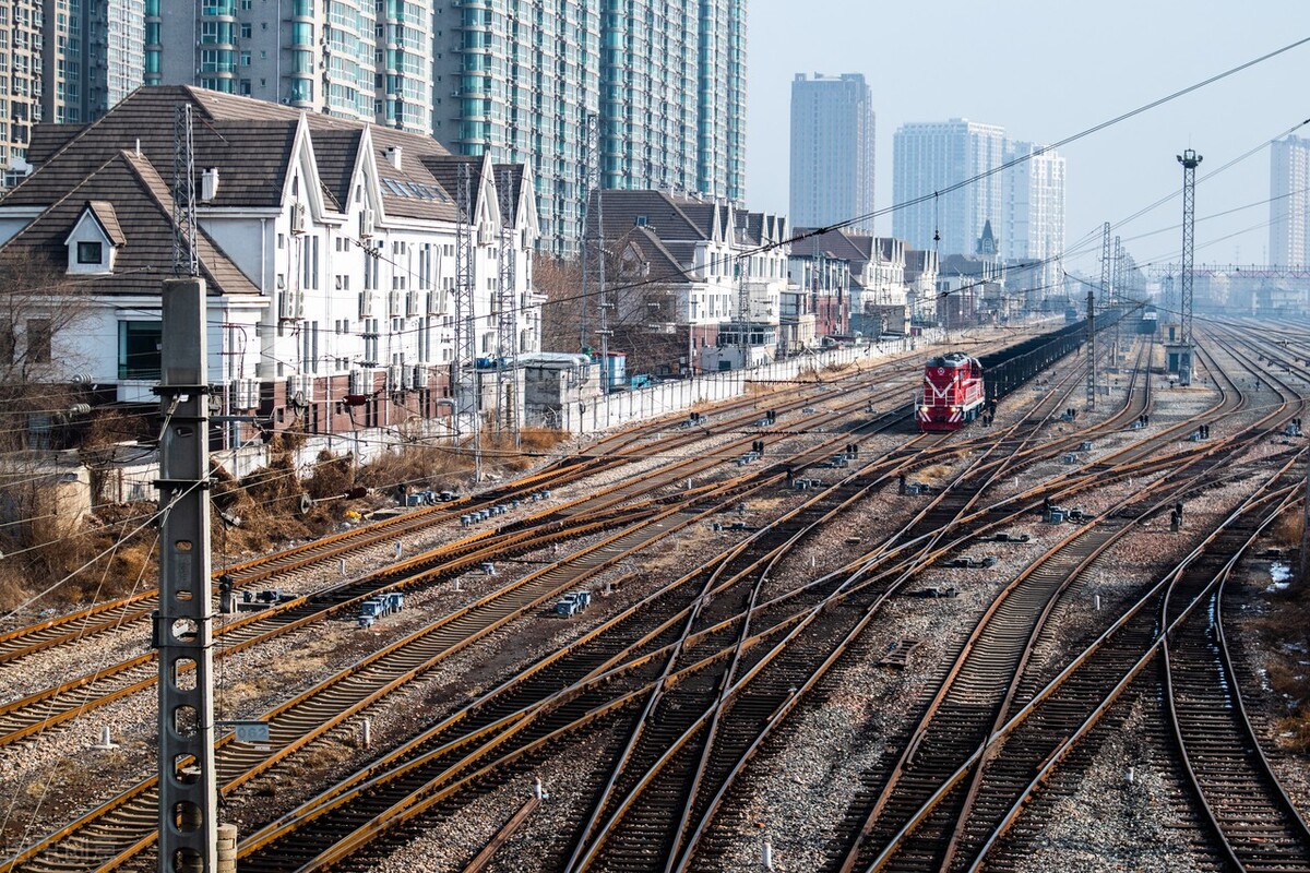 秦皇岛楼市，下滑5.4%，连跌一年后回归平静，冰冷的楼市何时结束