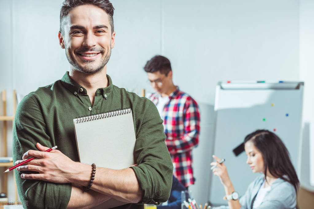 中小学男教师正在全球绝迹