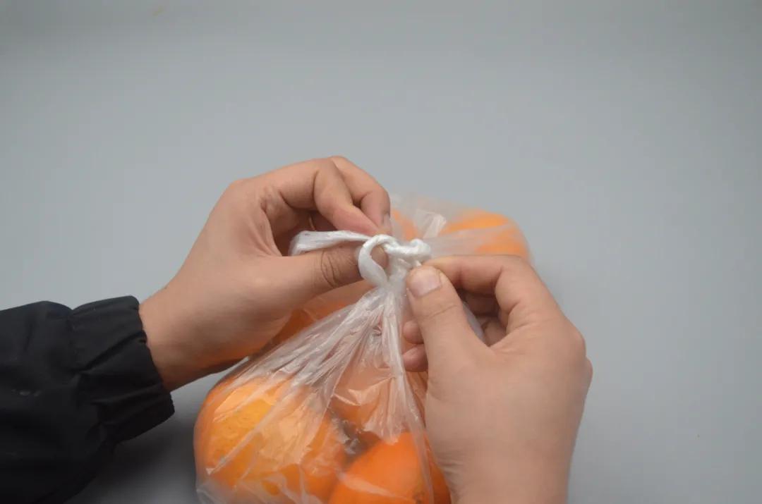 使用塑料袋双面胶笔做书包小挂件,塑料袋双面胶