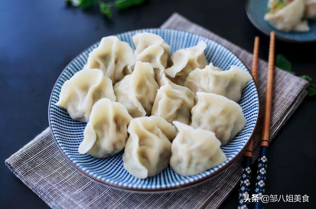 包饺子皮怎么能软又不破皮,包饺子的方法饺子皮怎么粘不上