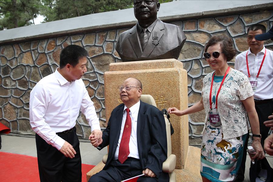 金利来老板曾宪梓简历,金利来创始人曾宪梓遗产分配