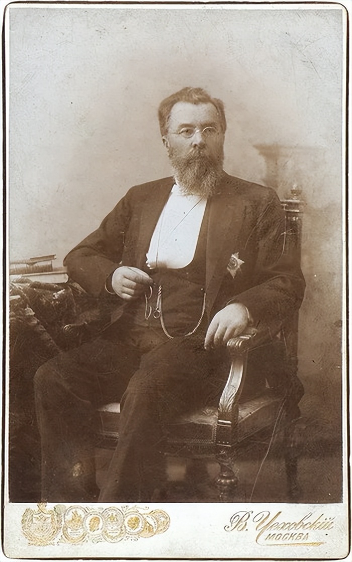 389.他为战地外科手术作出了巨大贡献