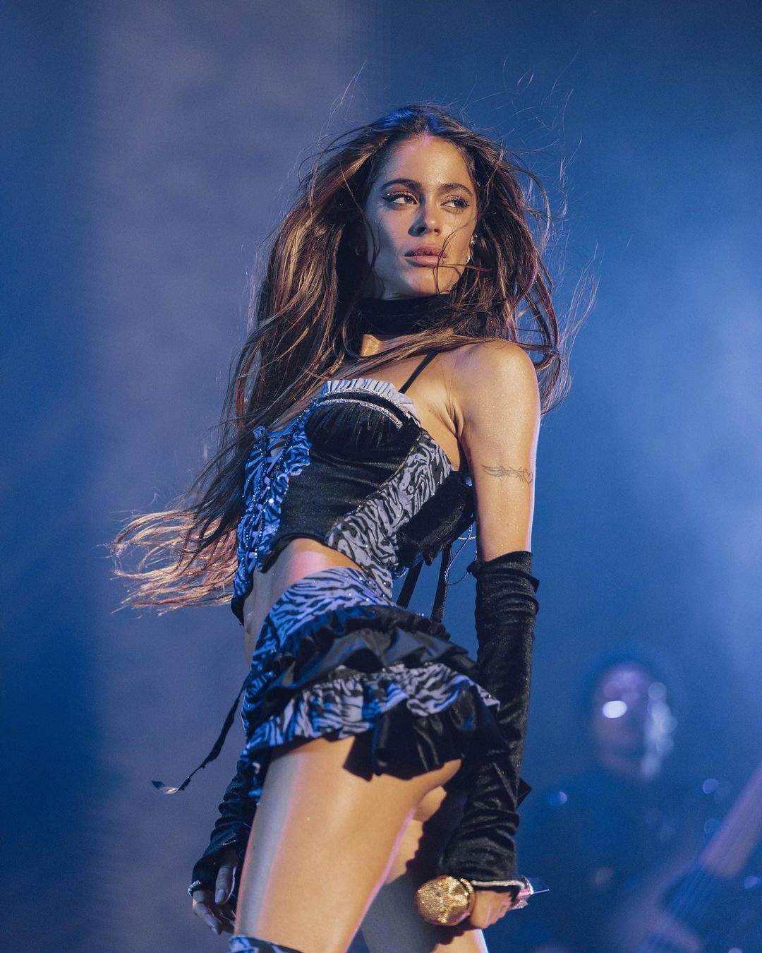 《足球花边》第14期：阿根廷最红女星—梅西“保镖”德保罗的女友