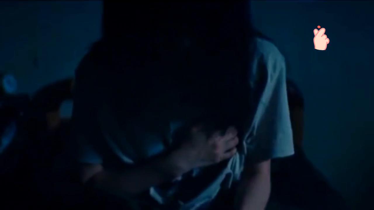 故事：厕所里的女同学