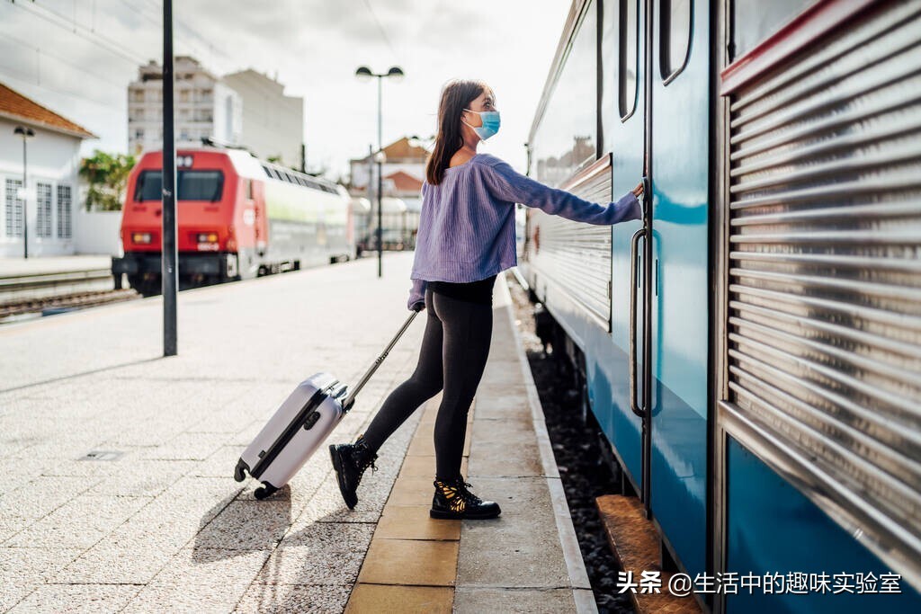 火车排泄物去哪了,火车的厕所的排泄物怎么处理