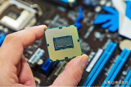 嵌入式软件测试和嵌入式开发,嵌入式开发编程学哪种