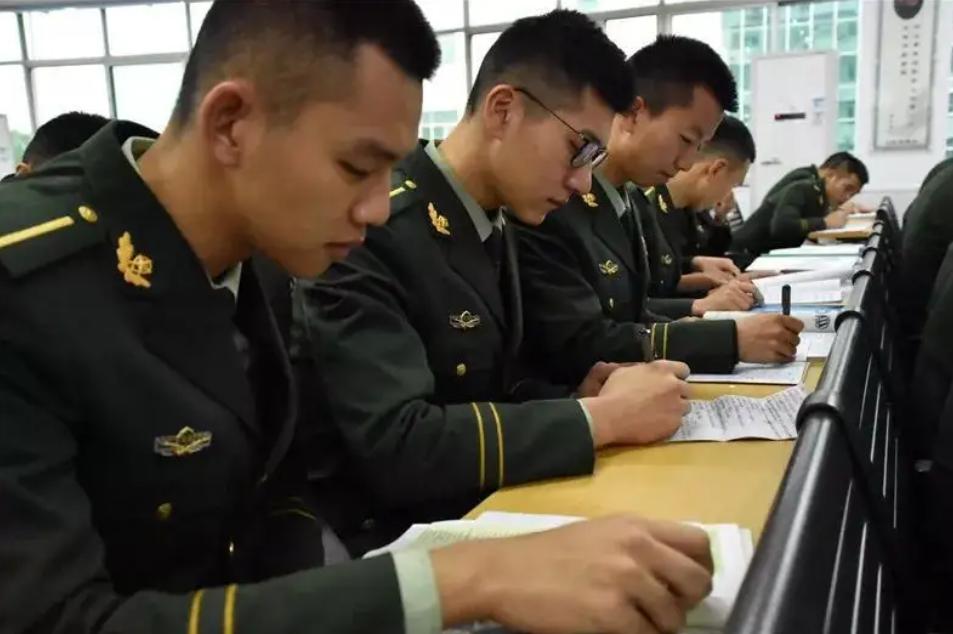 400分的四所军校录取条件,国内录取分最低的几所军校