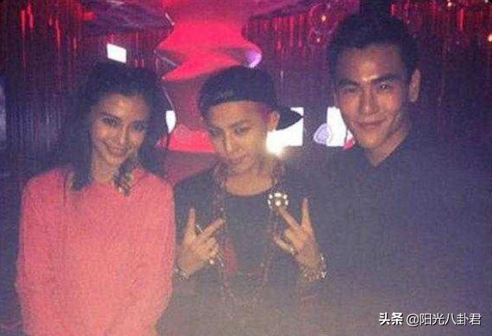 明星同框杨幂和肖战,众女星与谢霆锋合影